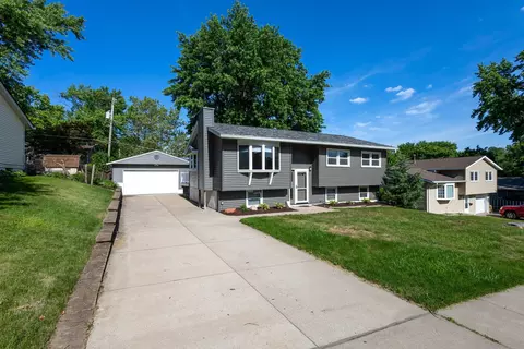 4718 N Ripley St, Davenport, IA 52806