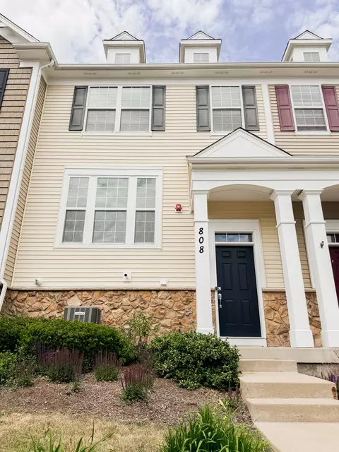 808 E Wing St, Arlington Heights, IL 60004