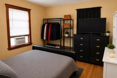 Bedroom - 828 2nd Ave, Aurora, IL 60505 photo 1 of 4