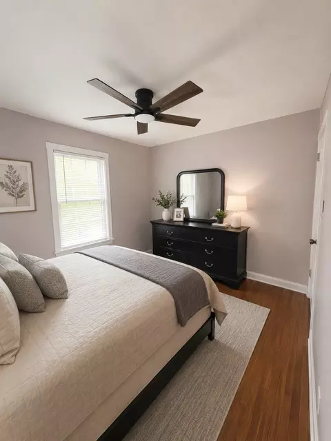 Bedroom - 828 2nd Ave, Aurora, IL 60505 photo 2 of 4