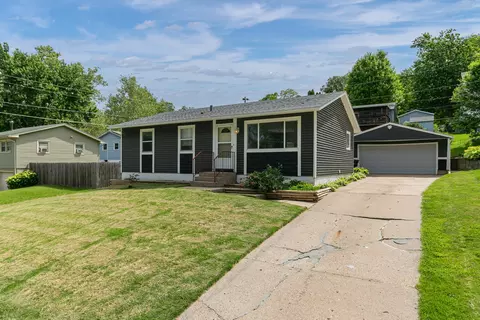 8217 8th St W, Rock Island, IL 61201