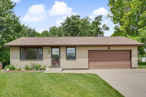4646 Madison Ct, Davenport, IA 52806