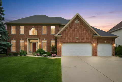 3423 Goldfinch Dr, Naperville, IL 60564