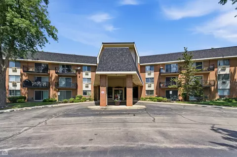 1198 Royal Glen Dr #126, Glen Ellyn, IL 60137