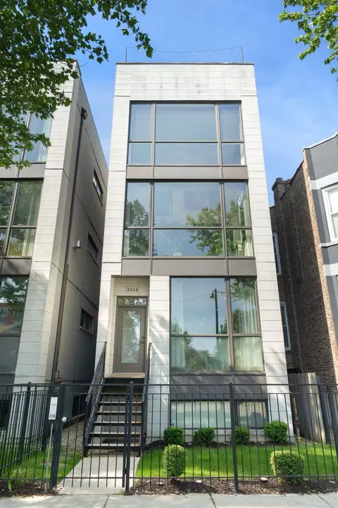 2534 N Linden Pl #1, Chicago, IL 60647