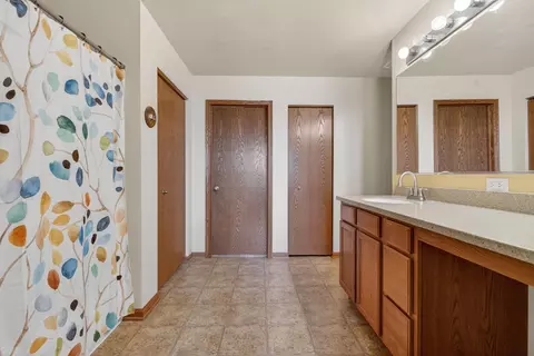 Bath - 905 Avalon Way, Minooka, IL 60447 photo 3 of 5