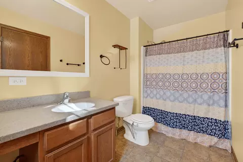 Bath - 905 Avalon Way, Minooka, IL 60447 photo 4 of 5