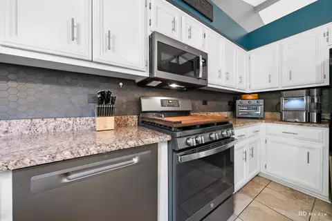 Kitchen - 1915 Winger Dr, Plainfield, IL 60586 photo 3 of 4