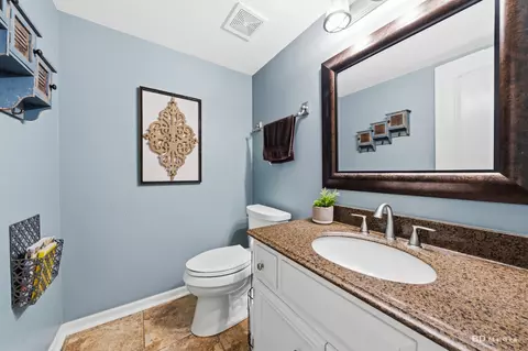Bath - 1915 Winger Dr, Plainfield, IL 60586 photo 1 of 3