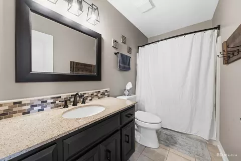 Bath - 1915 Winger Dr, Plainfield, IL 60586 photo 2 of 3