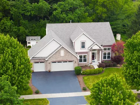 435 Oak Grove Cir, Wauconda, IL 60084