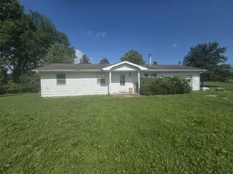 9974 N Maxwell Ln, Mount Vernon, IL 62864