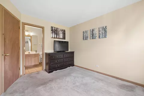 Bedroom - 814 Symphony Dr, Aurora, IL 60504 photo 5 of 5