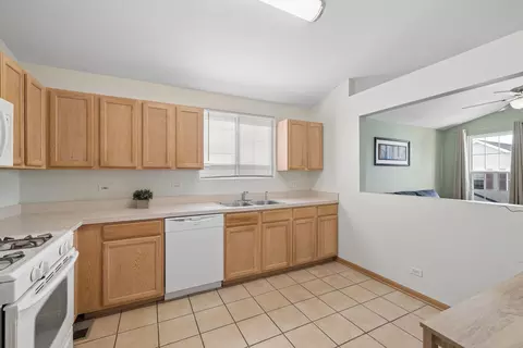 Kitchen - 814 Symphony Dr, Aurora, IL 60504 photo 3 of 3