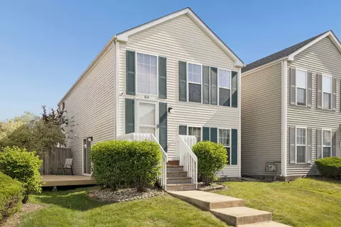 Exterior - 814 Symphony Dr, Aurora, IL 60504 photo 2 of 3