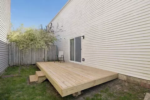 Exterior - 814 Symphony Dr, Aurora, IL 60504 photo 3 of 3