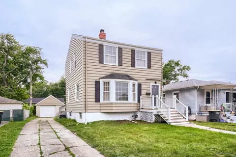 17948 Henry St, Lansing, IL 60438