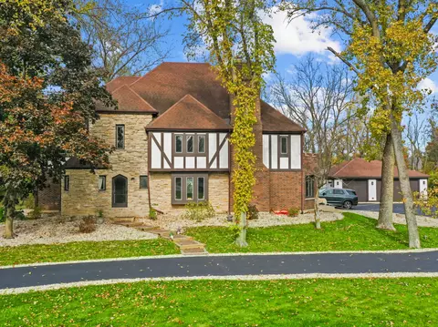155 Helm Rd, Barrington, IL 60010