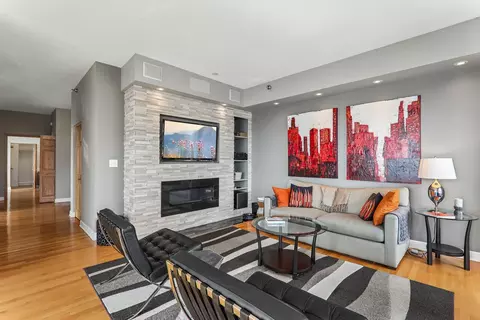 Living - 41 E 8th St #3301, Chicago, IL 60605 photo 1 of 5