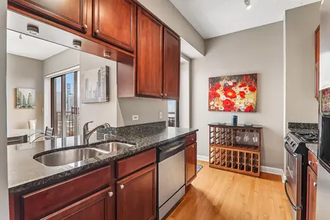 Kitchen - 41 E 8th St #3301, Chicago, IL 60605 photo 2 of 2