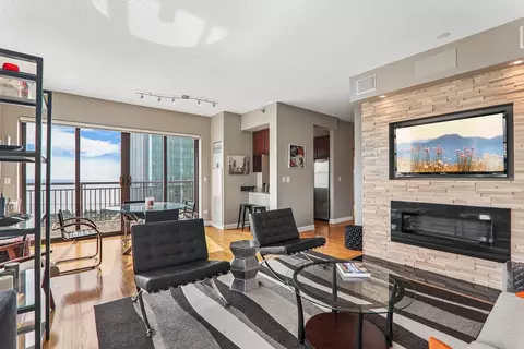 Living - 41 E 8th St #3301, Chicago, IL 60605 photo 3 of 5