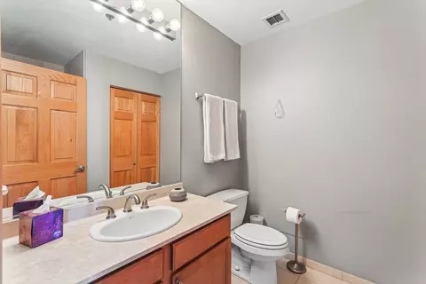 Bath - 41 E 8th St #3301, Chicago, IL 60605 photo 2 of 5