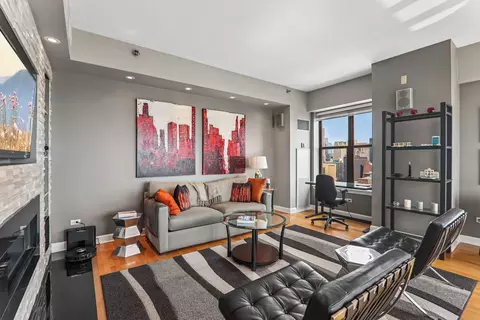 Living - 41 E 8th St #3301, Chicago, IL 60605 photo 2 of 5