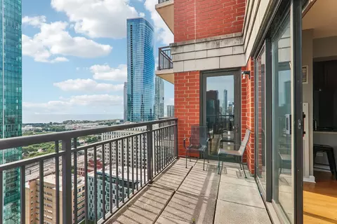Exterior - 41 E 8th St #3301, Chicago, IL 60605 photo 2 of 3