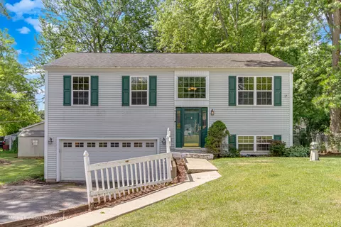 8315 Ramble Rd, Wonder Lake, IL 60097