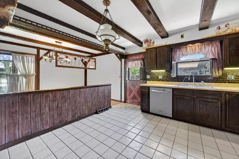 72 Marina Dr, Des Plaines, IL 60016 photo 5