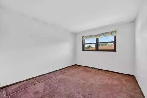 72 Marina Dr, Des Plaines, IL 60016 photo 11