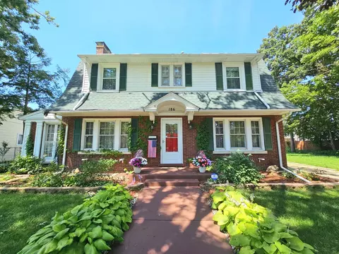 186 N Du Bois Ave, Elgin, IL 60123