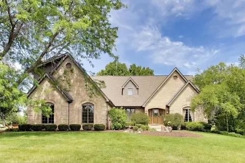 214 Red Bud Cir, Sleepy Hollow, IL 60118