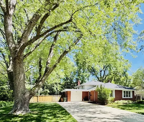 661 N Wren Ave, Palatine, IL 60067