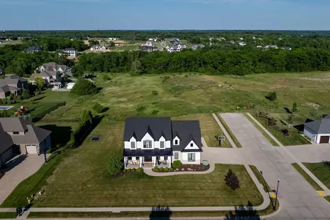 5175 Pigeon Creek Trl, Bettendorf, IA 52722
