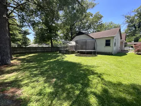 Exterior - 1125 S Maple St, Centralia, IL 62801 photo 3 of 8
