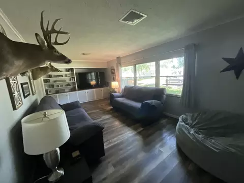 Living - 1125 S Maple St, Centralia, IL 62801 photo 1 of 3