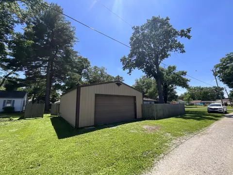 Exterior - 1125 S Maple St, Centralia, IL 62801 photo 6 of 8