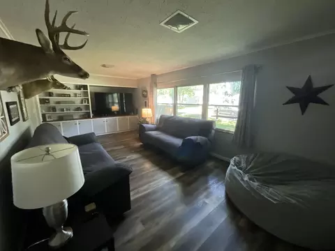 Living - 1125 S Maple St, Centralia, IL 62801 photo 2 of 3