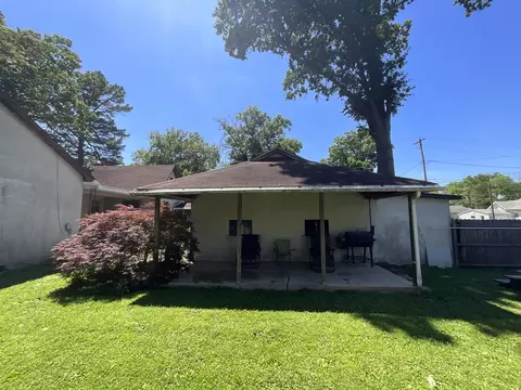 Exterior - 1125 S Maple St, Centralia, IL 62801 photo 2 of 8