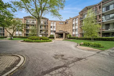 250 W Parliament Pl #415, Mount Prospect, IL 60056