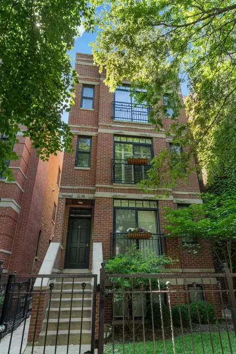 3238 N Kenmore Ave #2, Chicago, IL 60657