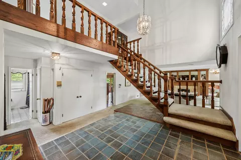 Entry Way - 8080 Wolf Rd, Burr Ridge, IL 60527 photo 5 of 7