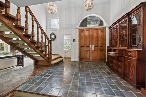 Entry Way - 8080 Wolf Rd, Burr Ridge, IL 60527 photo 4 of 7