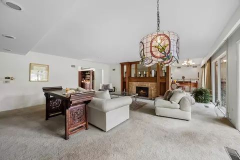 Living - 8080 Wolf Rd, Burr Ridge, IL 60527 photo 2 of 3