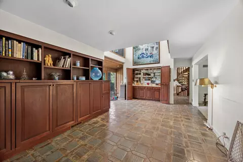 Entry Way - 8080 Wolf Rd, Burr Ridge, IL 60527 photo 2 of 7