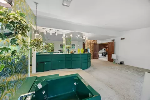 Bath - 8080 Wolf Rd, Burr Ridge, IL 60527 photo 4 of 4