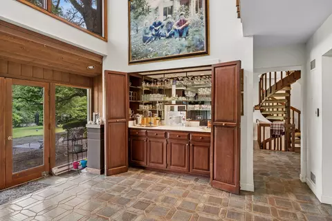 Entry Way - 8080 Wolf Rd, Burr Ridge, IL 60527 photo 3 of 7