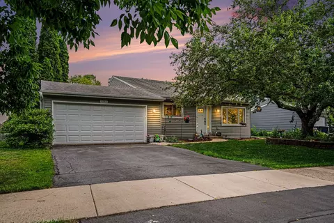 1132 Wishing Well Ln, Naperville, IL 60564