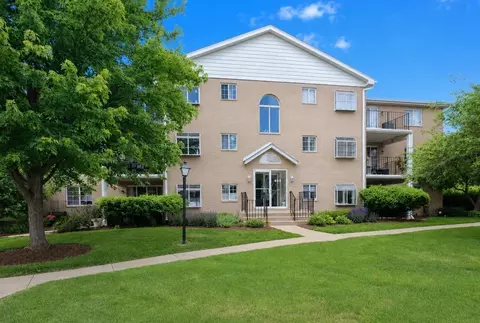 466 S President St #304, Carol Stream, IL 60188